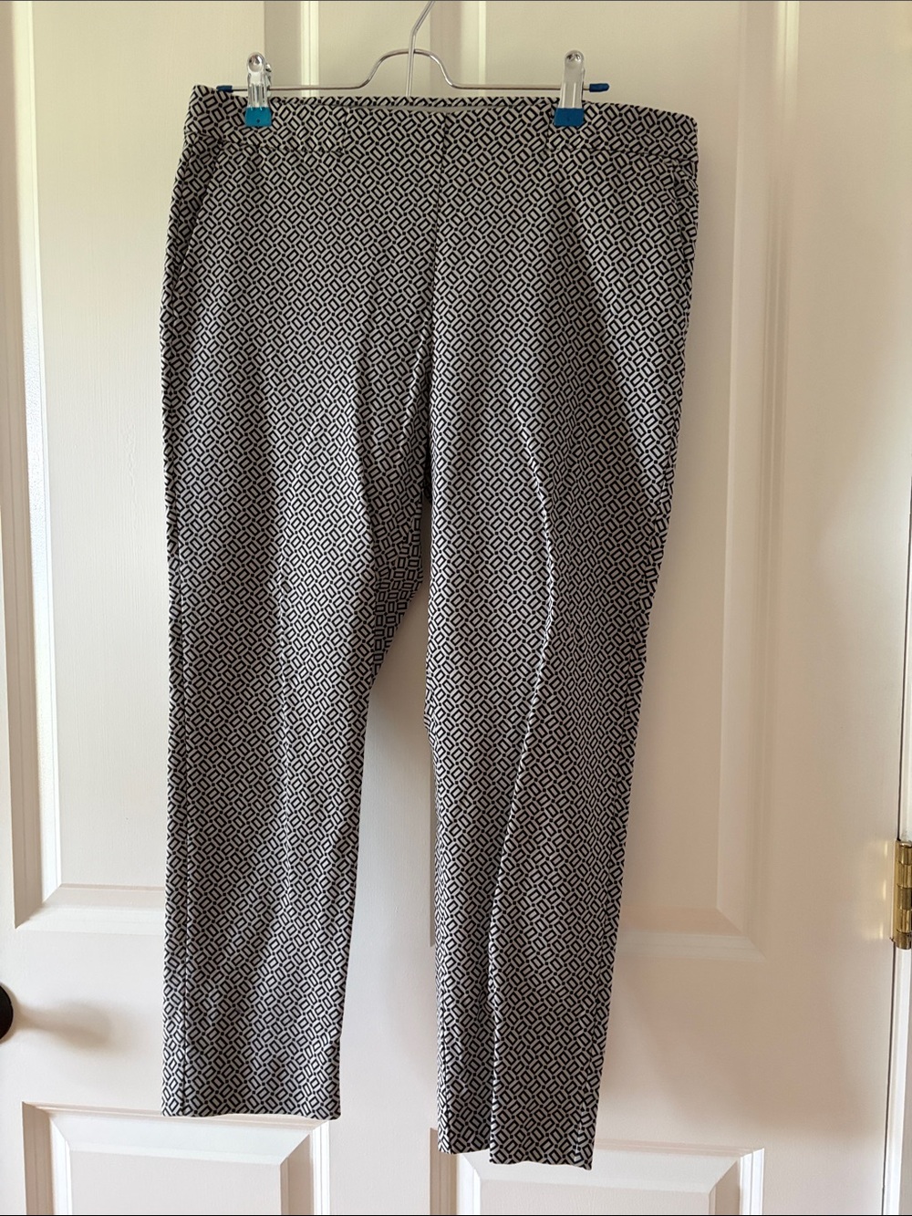 JJill Black & Gray Geometric Cropped Pants - 12 Petite